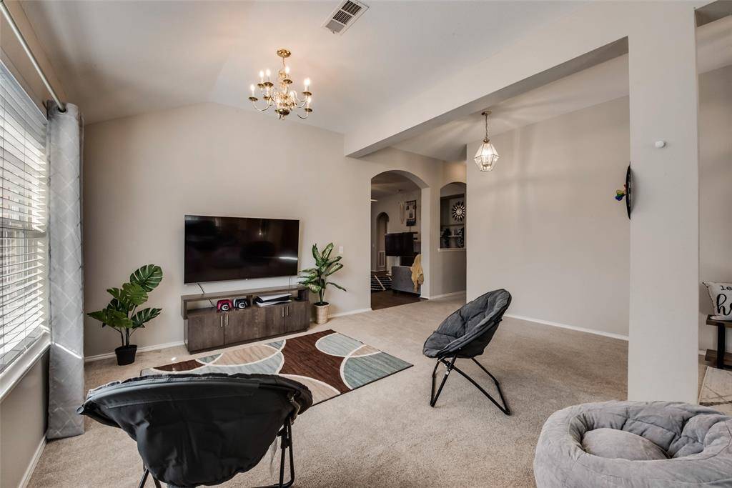 2732 Excalibur Drive, Grand Prairie, TX 75052