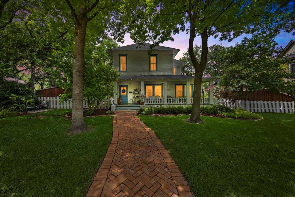 604 W Jefferson Street, Waxahachie, TX 75165