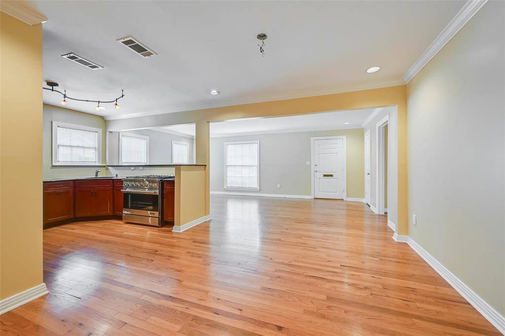2819 Maple Springs Boulevard, Dallas, TX 75235