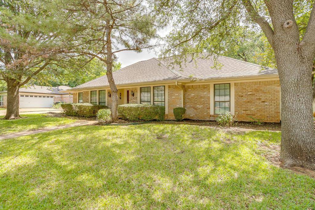 2907 Creekwood Drive, Grapevine, TX 76051