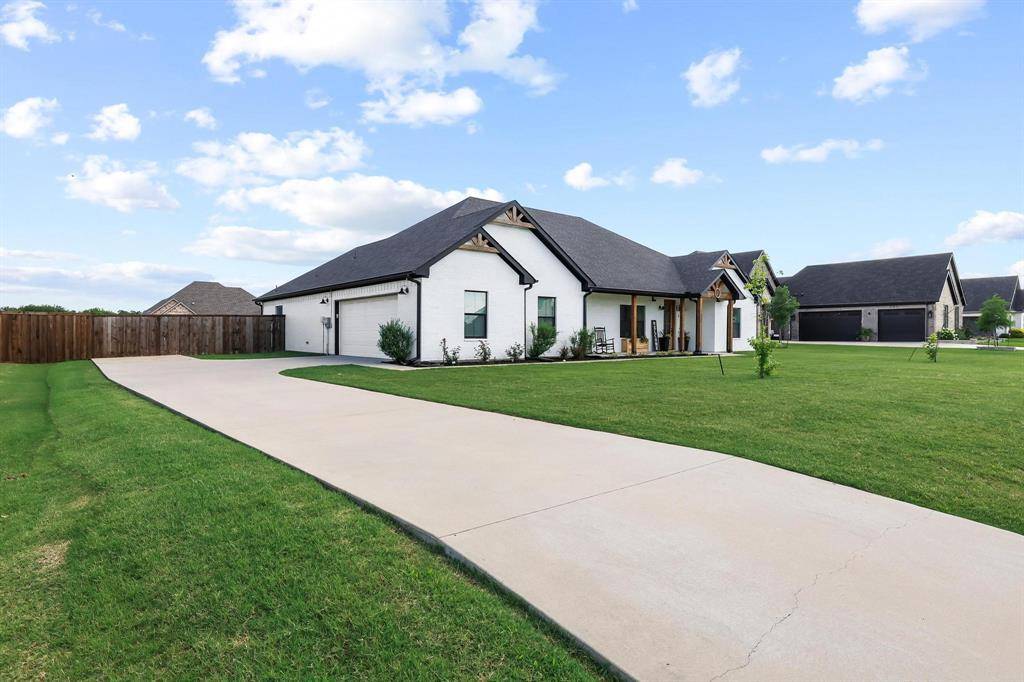 121 Chisolm Trail, Pottsboro, TX 75076