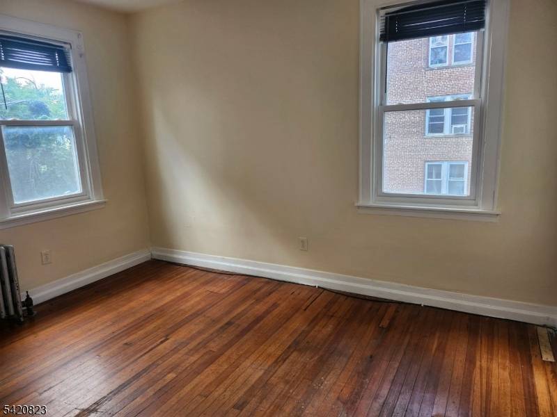 313 Leslie St, Newark City, NJ 07112