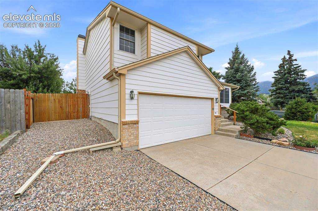 637 Trailcrest CT, Colorado Springs, CO 80906