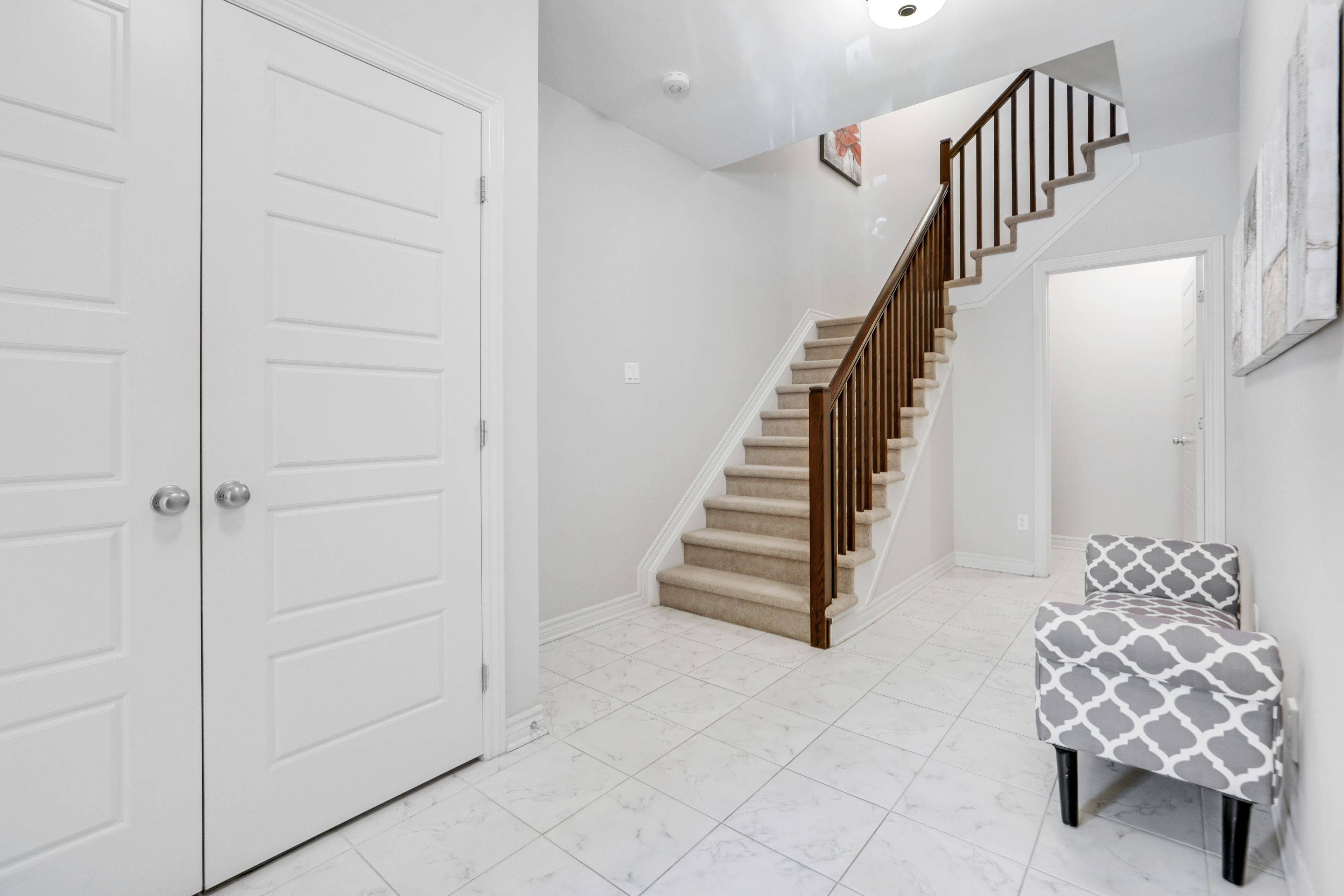 554 Labrador CRES, Blossom Park - Airport And Area, ON K1T 0R4