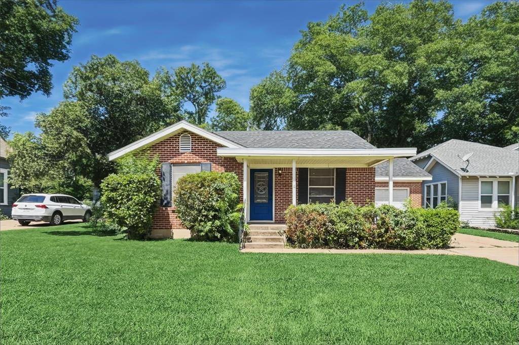 304 S Waco Street, Weatherford, TX 76086