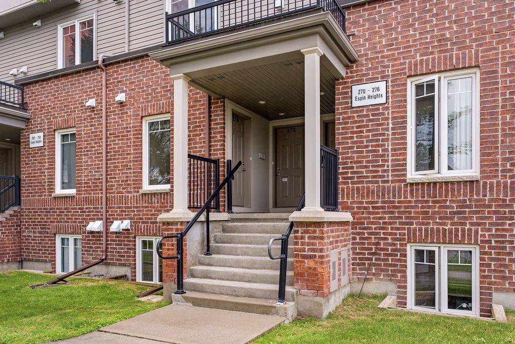 270 Espin HTS, Barrhaven, ON K2J 0Y8