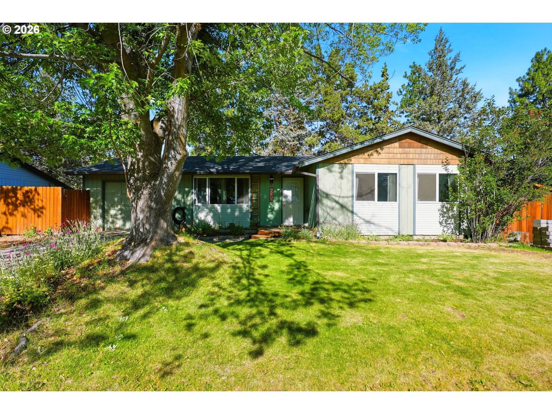 823 SE POLARIS CT, Bend, OR 97702