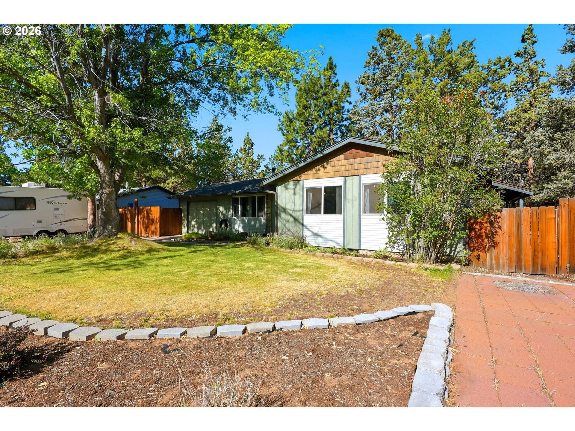 823 SE POLARIS CT, Bend, OR 97702