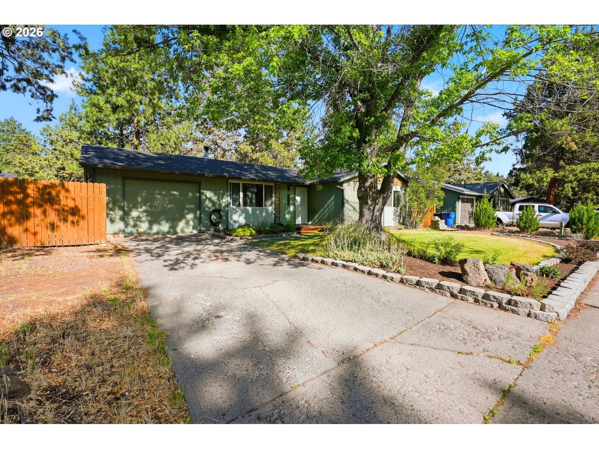 823 SE POLARIS CT, Bend, OR 97702