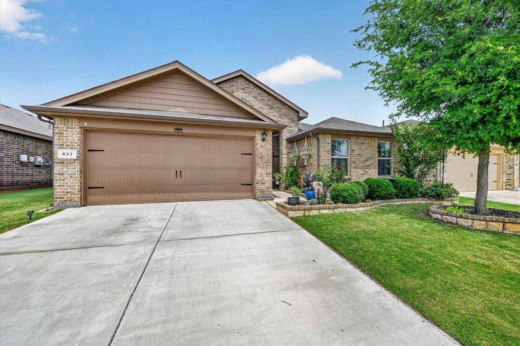833 Rutherford Drive, Crowley, TX 76036