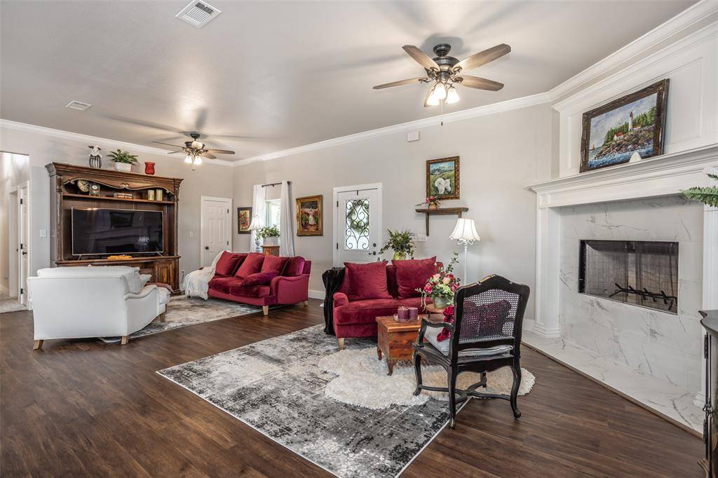 123 County Road 123, Gainesville, TX 76240
