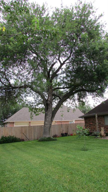 901 Lakeway Drive, Ennis, TX 75119