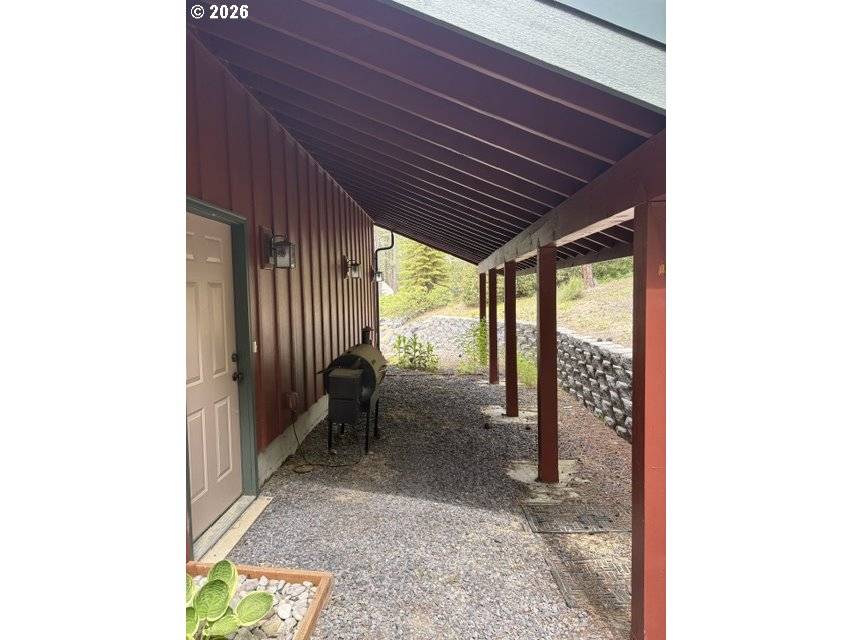 141245 RED CONE DR, Crescent Lake, OR 97733