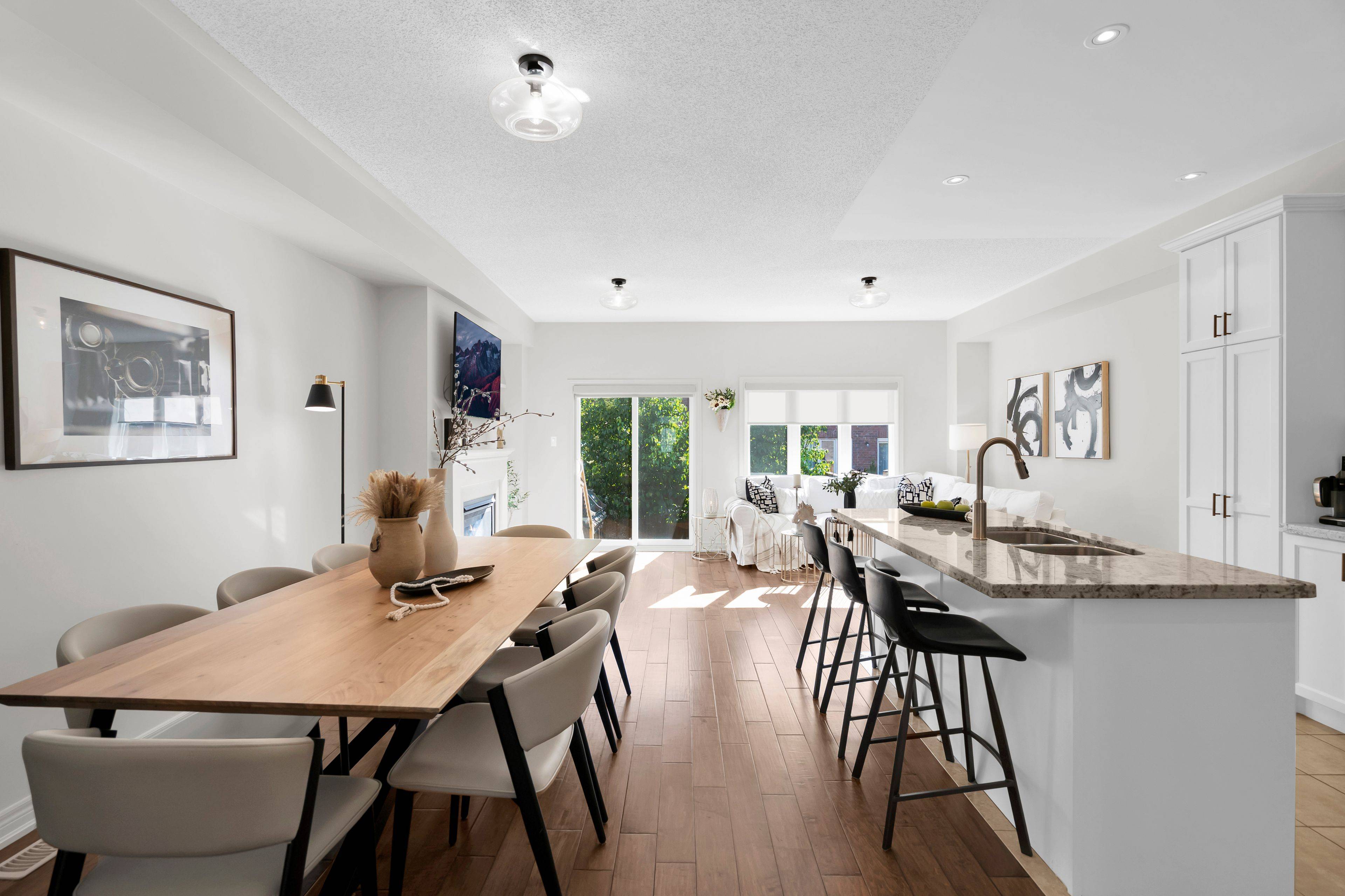 82 Scotia RD, Georgina, ON L0E 1R0