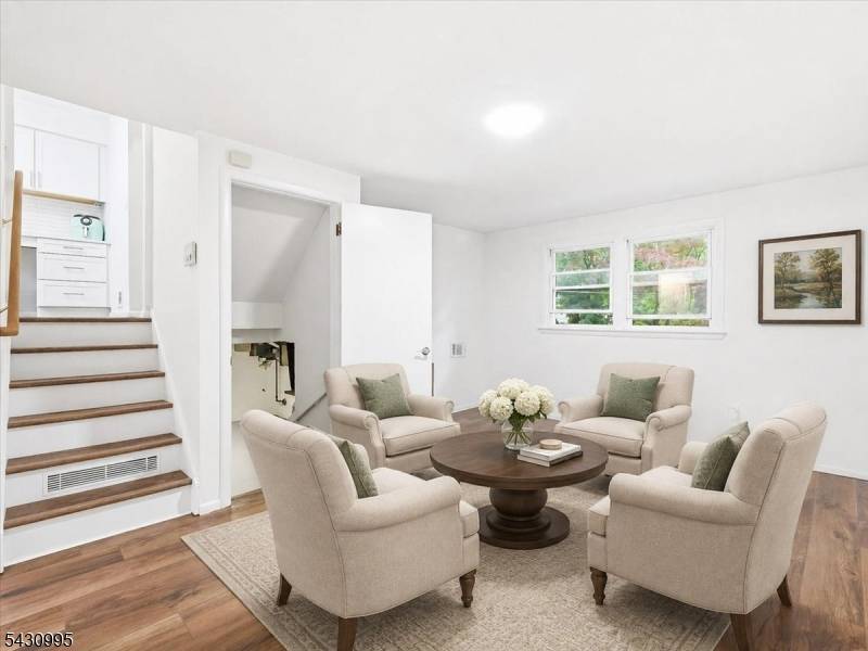 4 Forest Dr, Morris Plains Boro, NJ 07950