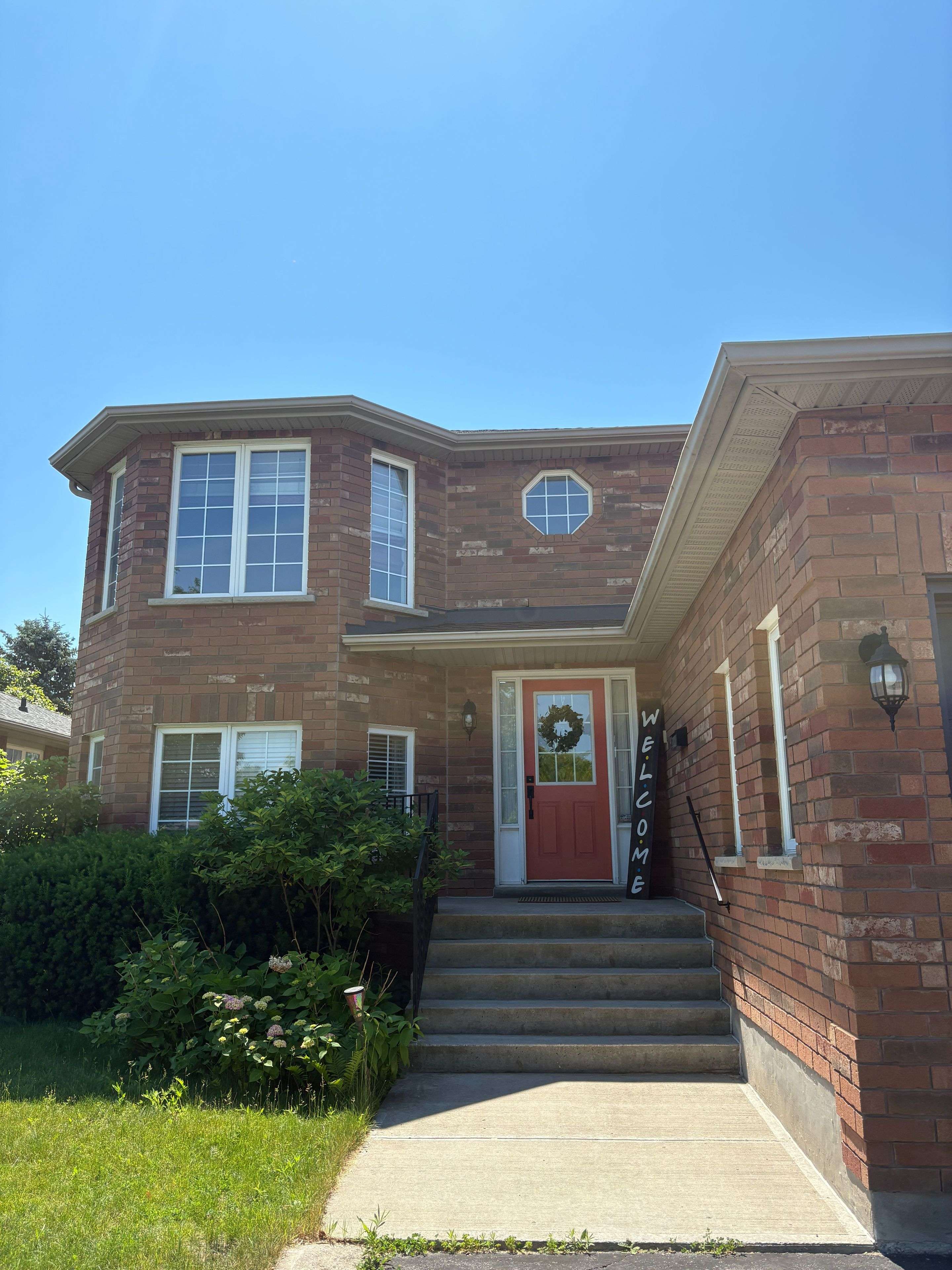 59 Nicklaus DR #Upper Level, Barrie, ON L4M 6V7