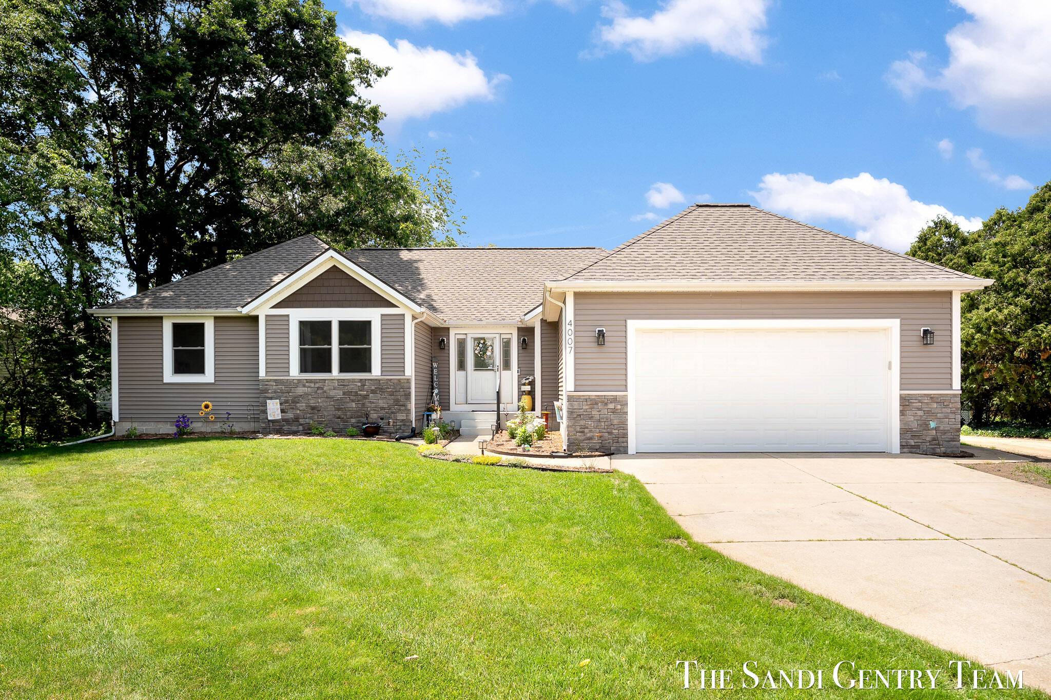 4007 Meadow LN, Fruitport Twp, MI 49444