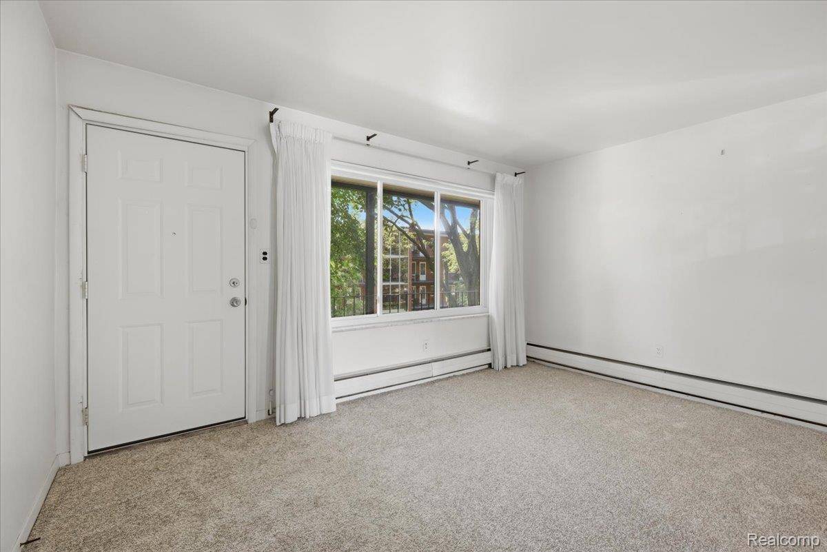 2915 W 13 Mile RD #308, Royal Oak, MI 48073