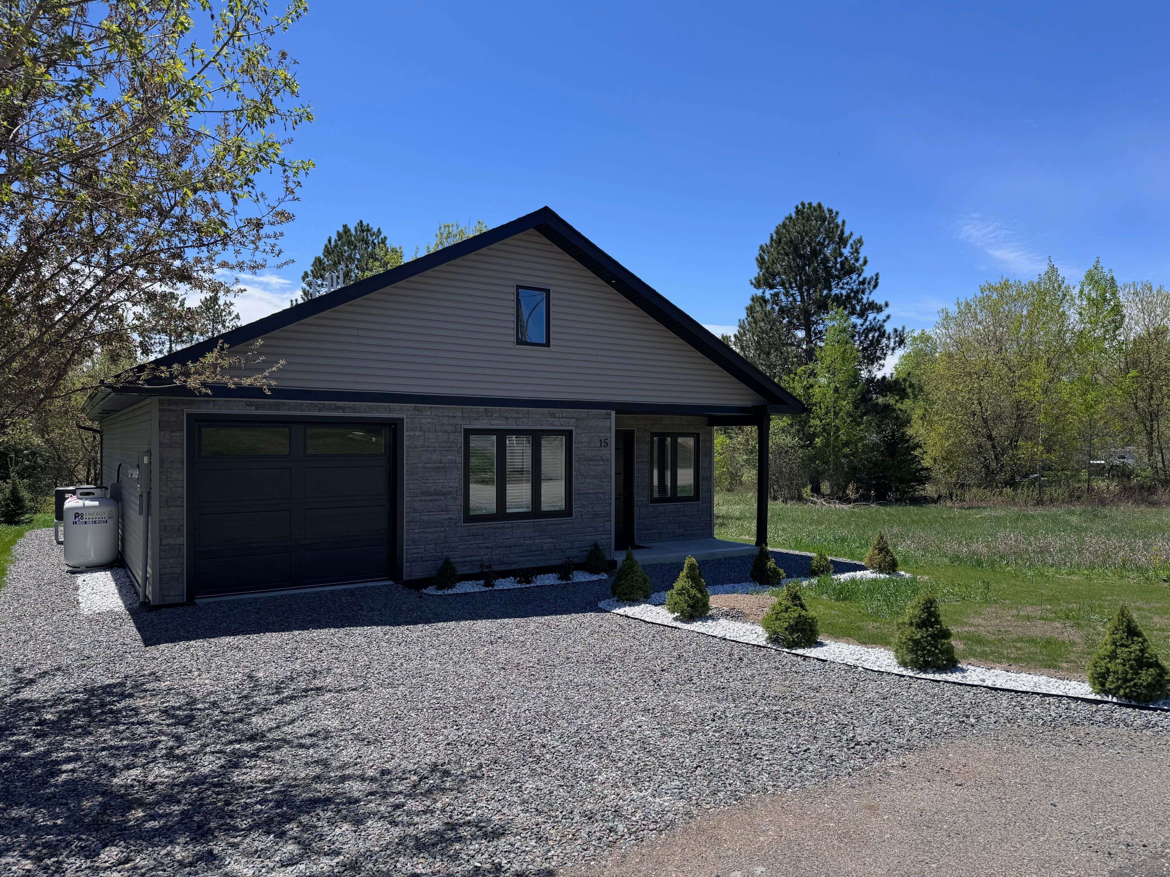 15 Zilney ST, Madawaska Valley, ON K0J 1B0