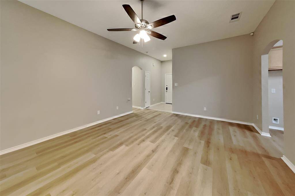 1015 Tyler James Drive, Burleson, TX 76028