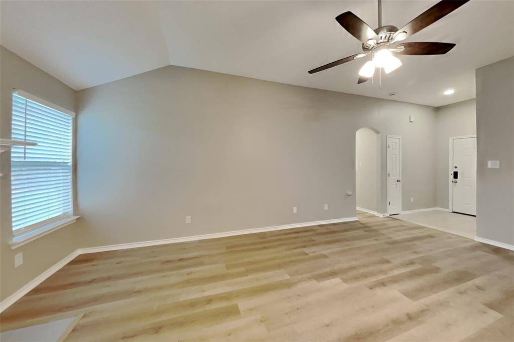1015 Tyler James Drive, Burleson, TX 76028