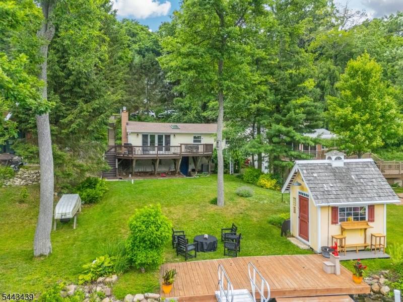 77 W Shore Trl, Sandyston Twp., NJ 07826