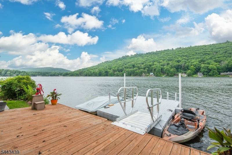 77 W Shore Trl, Sandyston Twp., NJ 07826