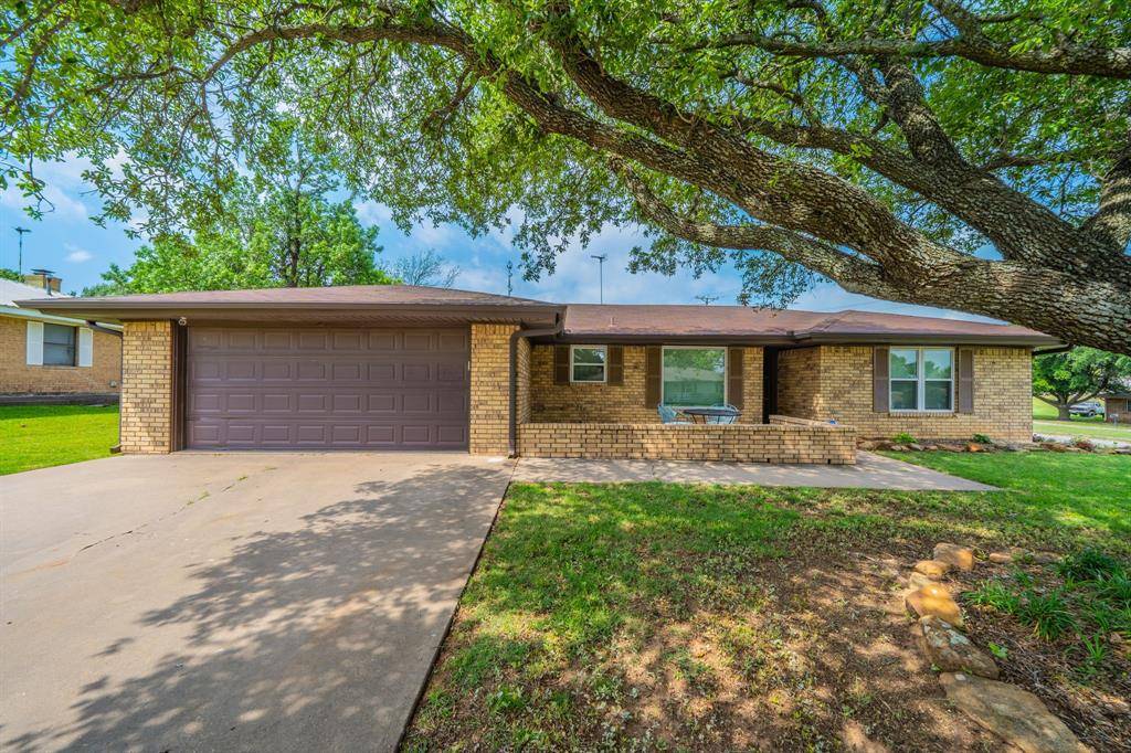 1300 Austin Street, Bowie, TX 76230