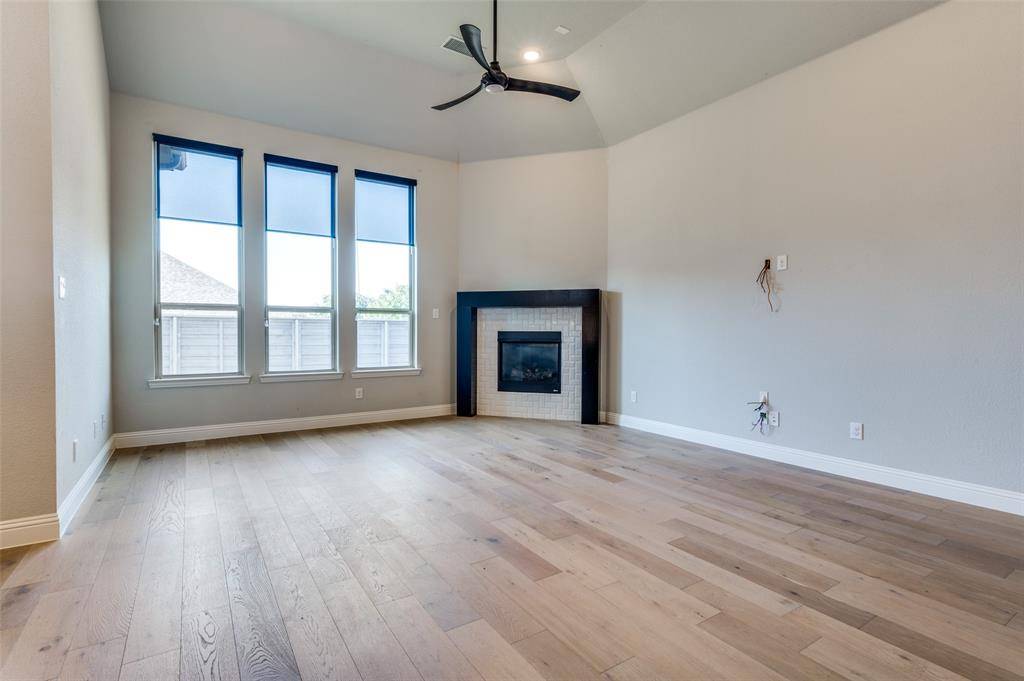 905 Longbranch Way, Aubrey, TX 76227