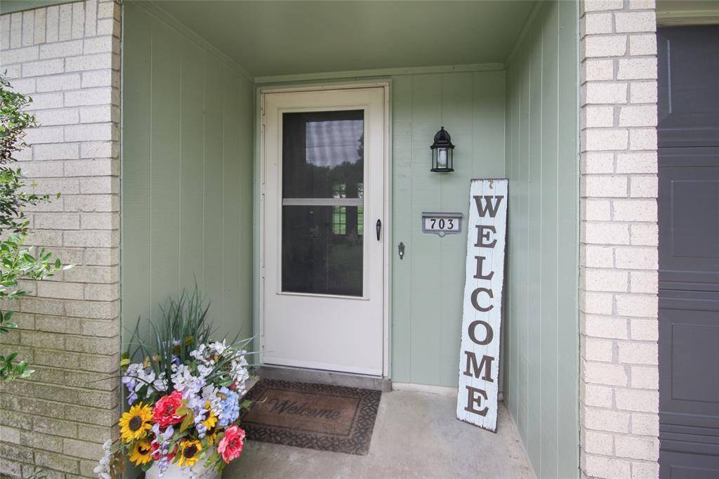 703 N Douglas Avenue, Cleburne, TX 76033