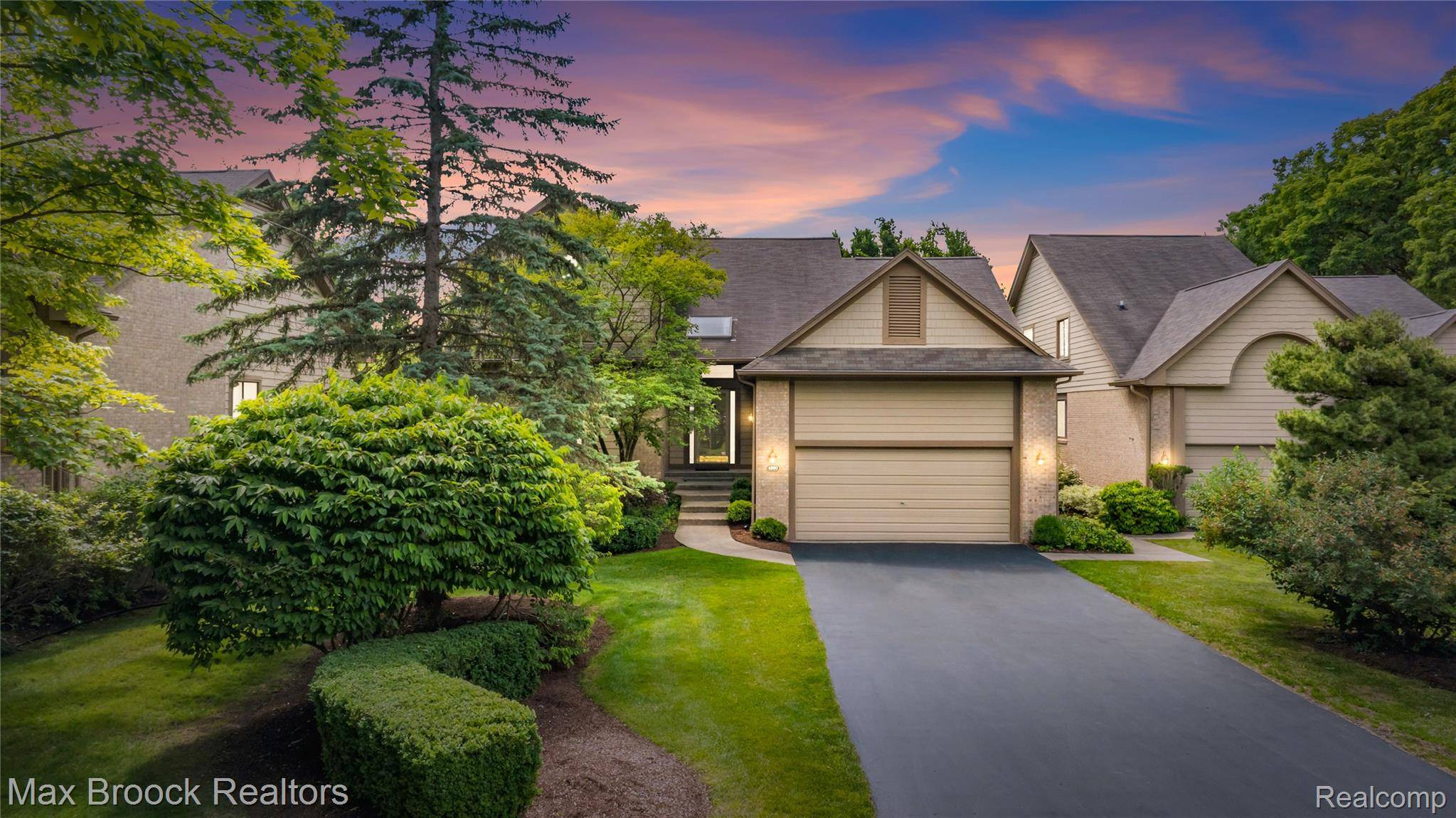 4860 Lagoons CIR, West Bloomfield Charter Township, MI 48323