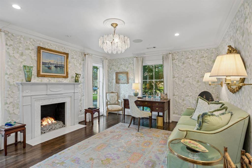 8111 Chadbourne Road, Dallas, TX 75209