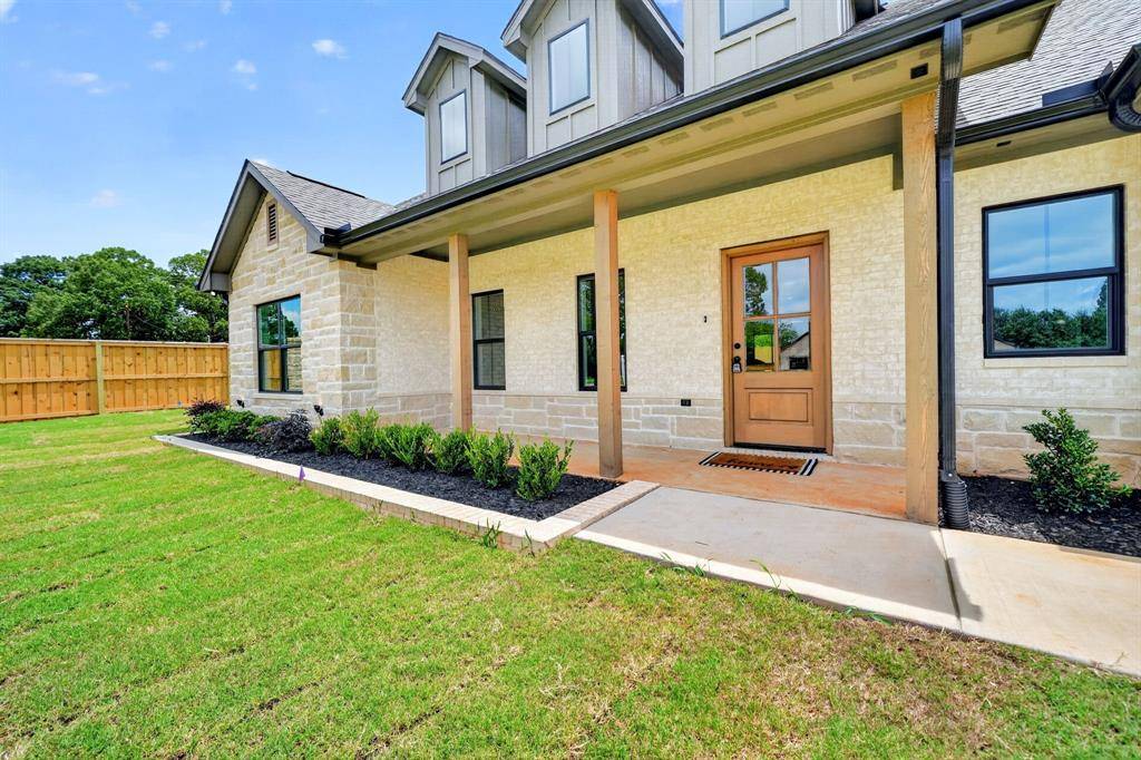 301 Grace Lane, Athens, TX 75751