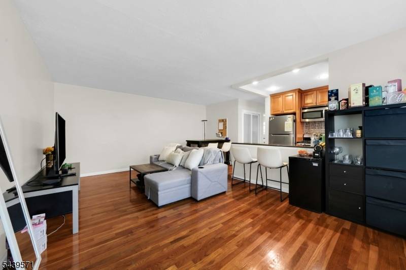 130 Orient Way #4E, Rutherford Boro, NJ 07070
