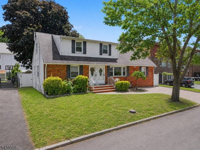 245 N 11Th St, Kenilworth Boro, NJ 07033