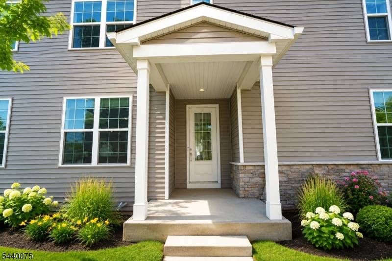 21 Astoria Pl, East Hanover Twp., NJ 07936