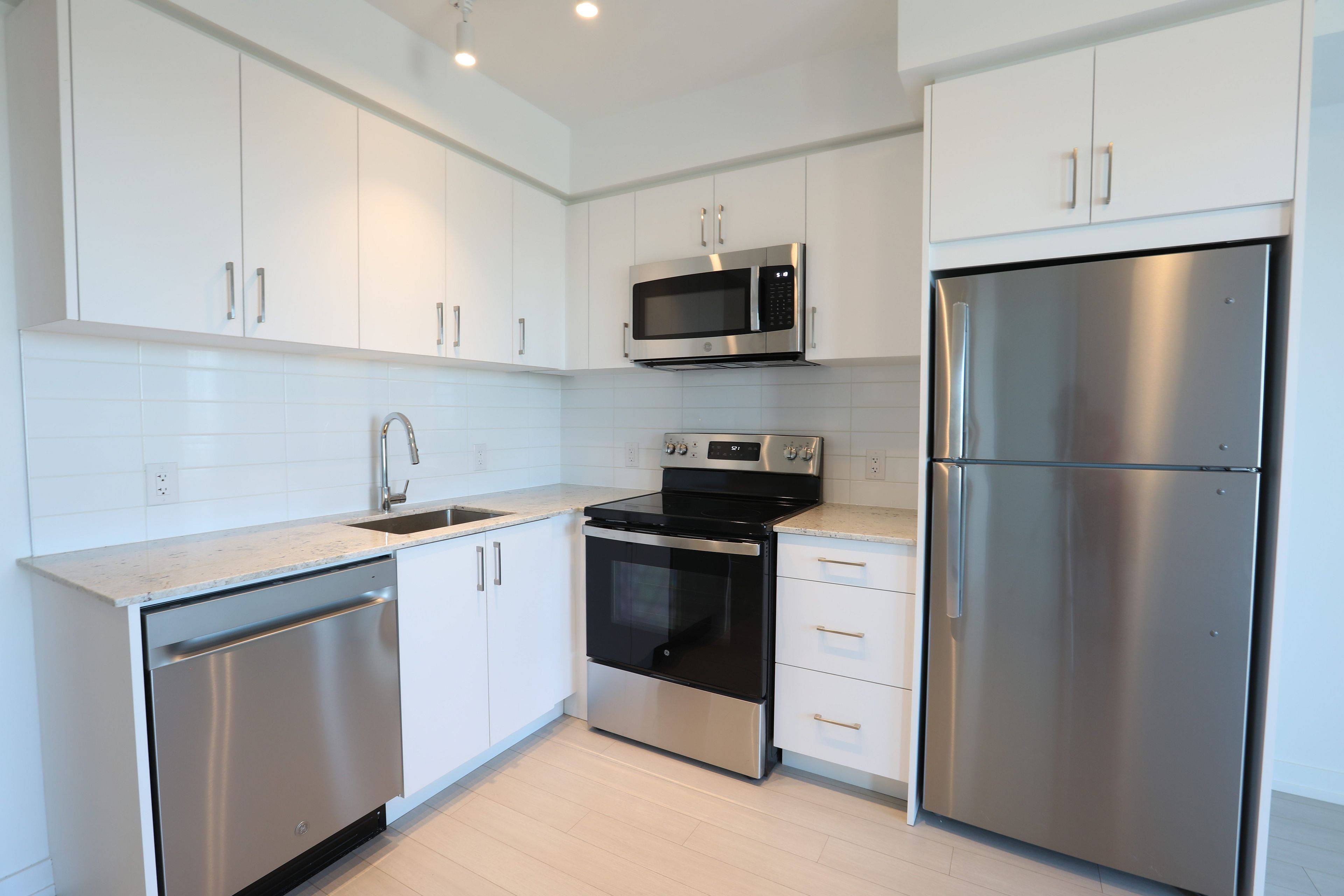4010 Eglinton AVE W #527, Toronto W09, ON M9A 0G5