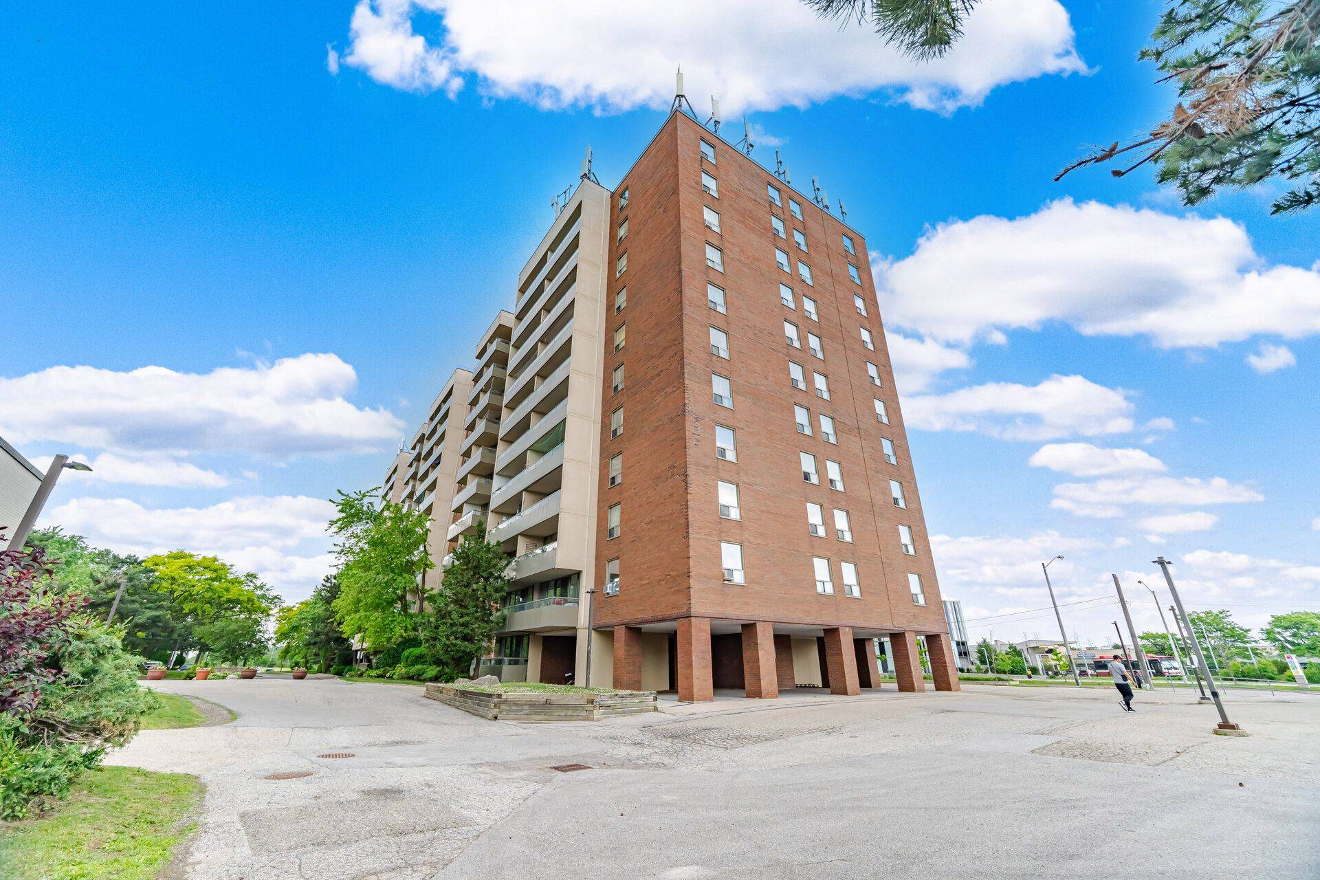 1 Four Winds DR #701, Toronto W05, ON M3J 2T1