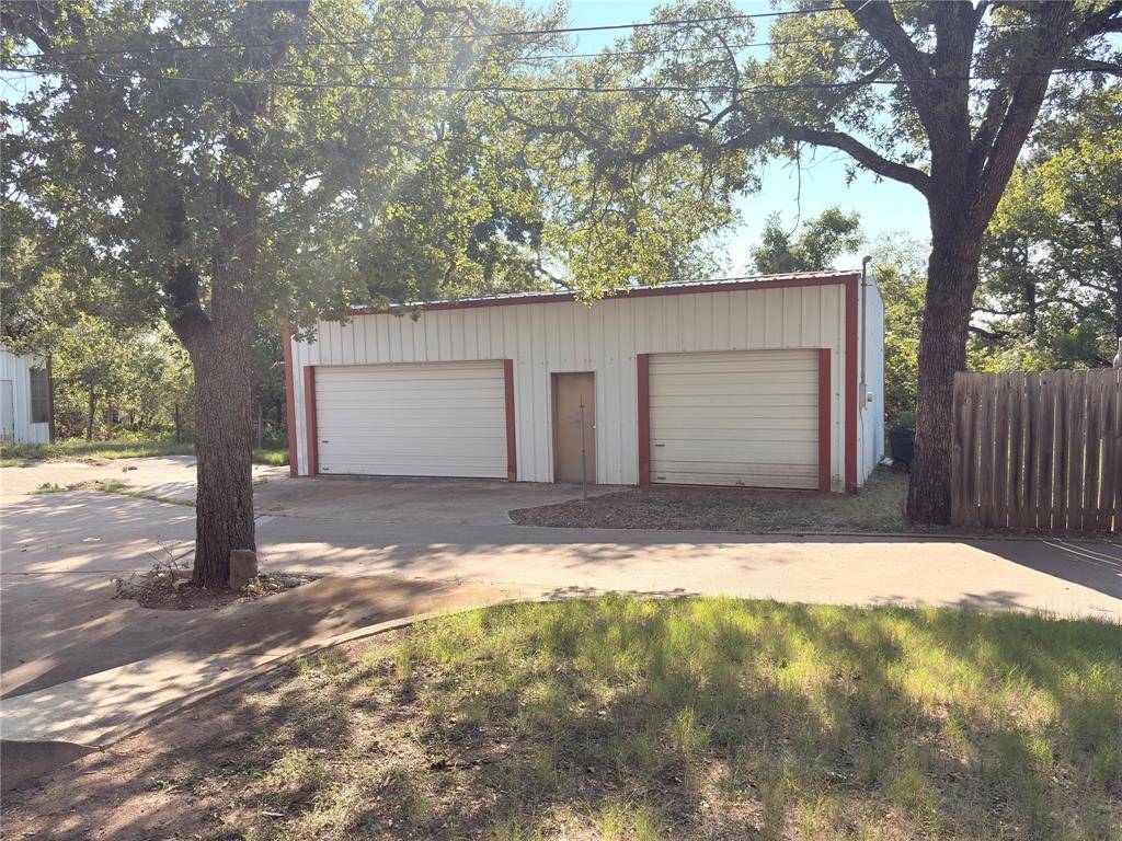 1009 11th Street NW, Mineral Wells, TX 76067