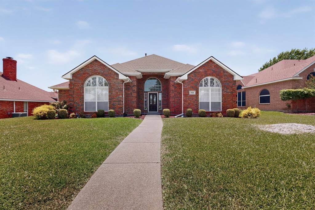 712 Regalwood Drive, Desoto, TX 75115