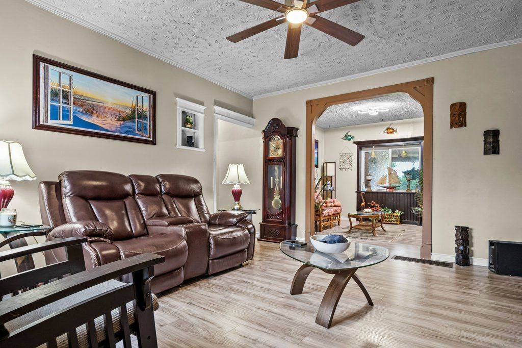 108 Dundas ST, Deseronto, ON K0K 1X0