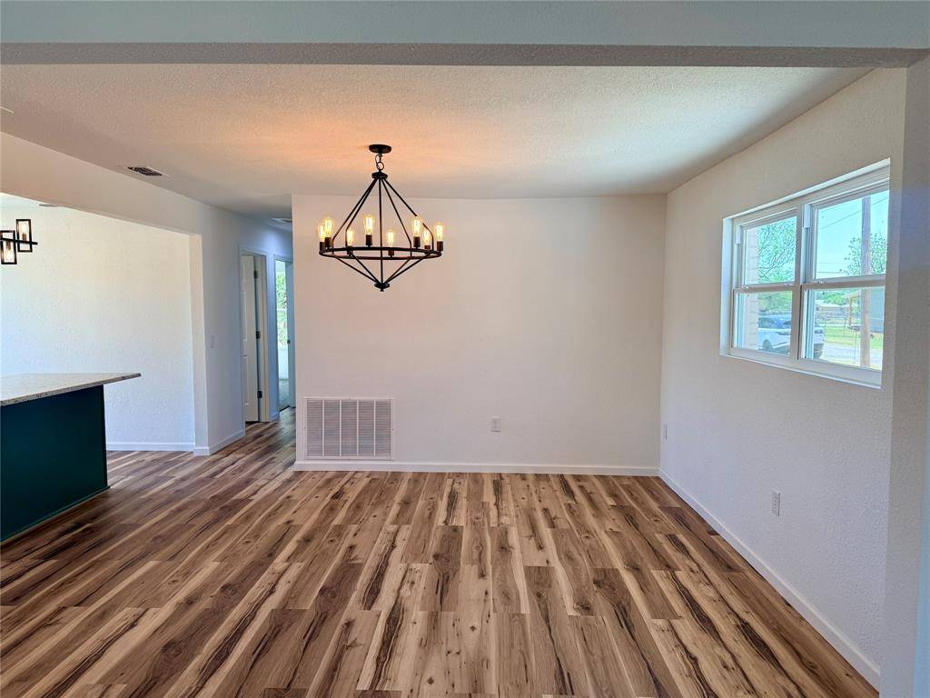 424 W Santa Fe Avenue, Aspermont, TX 79502