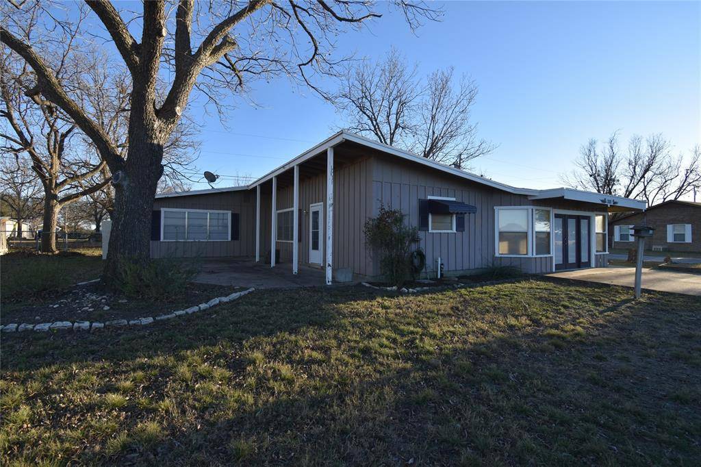 300 N Shore, Brady, TX 76825