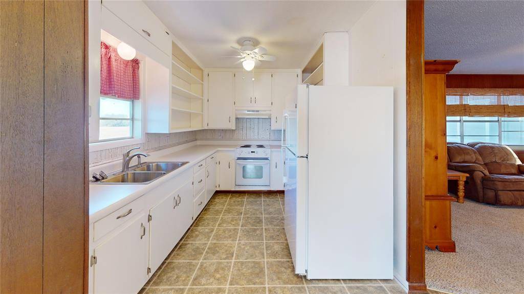 300 N Shore, Brady, TX 76825