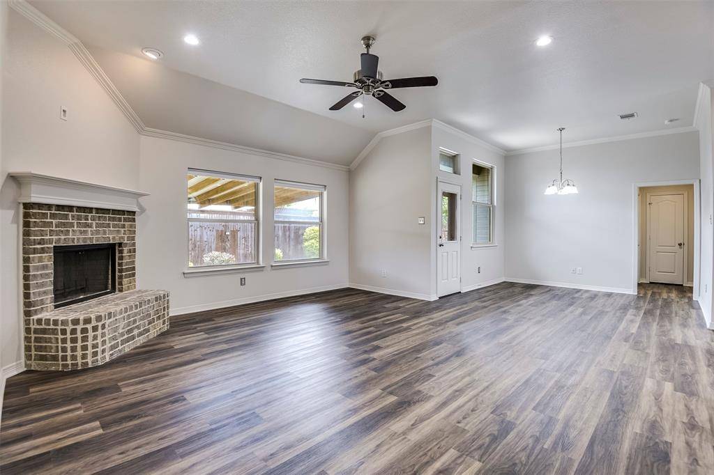102 Monarch Court, Waxahachie, TX 75165