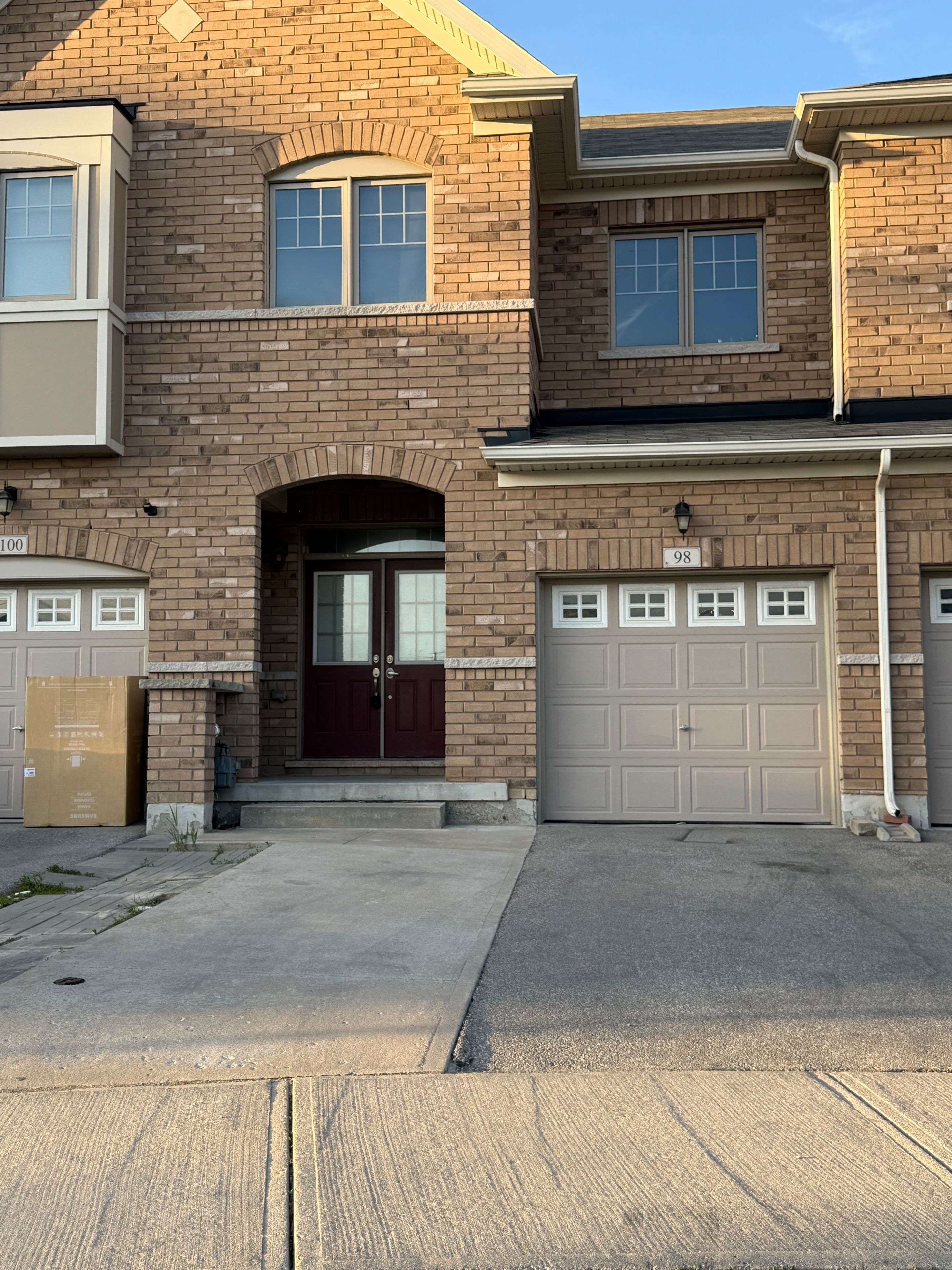 98 Davenfield CIR, Brampton, ON L6P 4M1