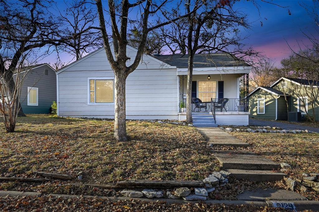 2129 Cardinal Lane, Fort Worth, TX 76111