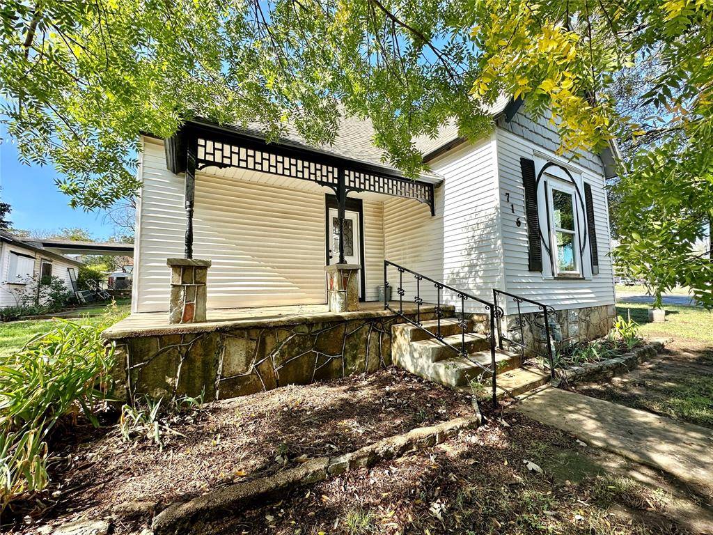 716 N Mesquite Street, Hico, TX 76457