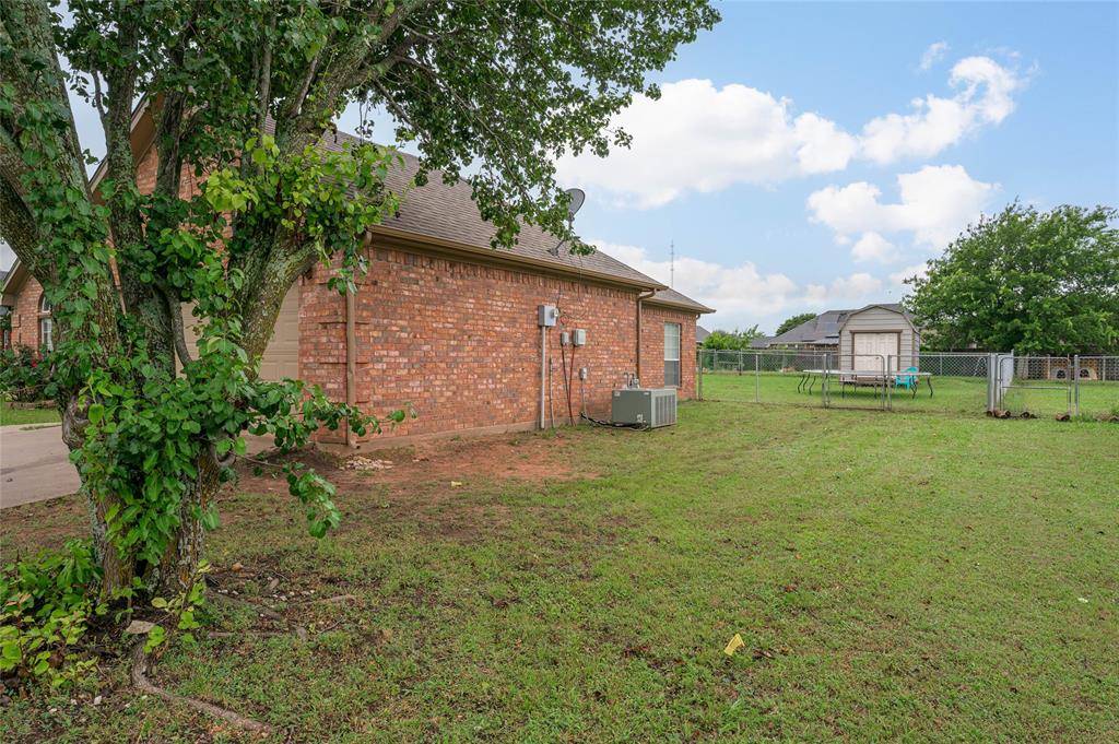 408 Sunshine Trail, Bells, TX 75414
