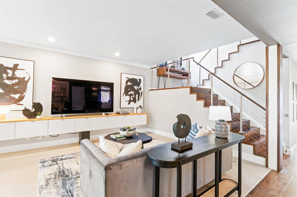 916 Pavillion Street, Dallas, TX 75204